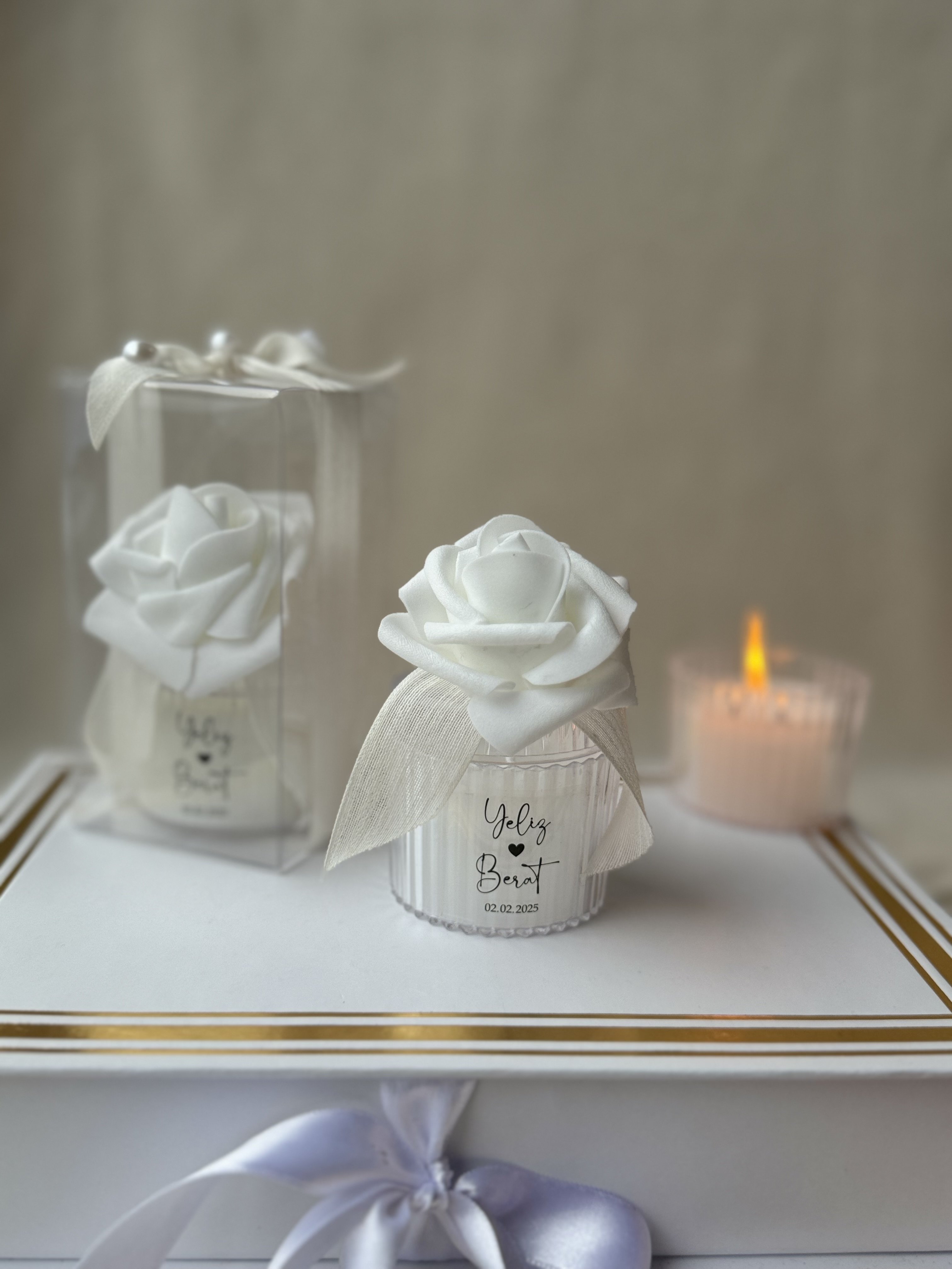 Beyaz Gül Detaylı Mika Model Mum Nikah Nişan Söz Bebek Şekeri Hediyelik Antrasit Organizasyon