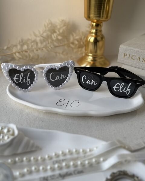 İsme Özel Baskılı Gelin & Damat Güneş Gözlüğü 2 li Set - Kalpli Beyaz Gelin Gözlüğü - Siyah isimli Damat Gözlüğü