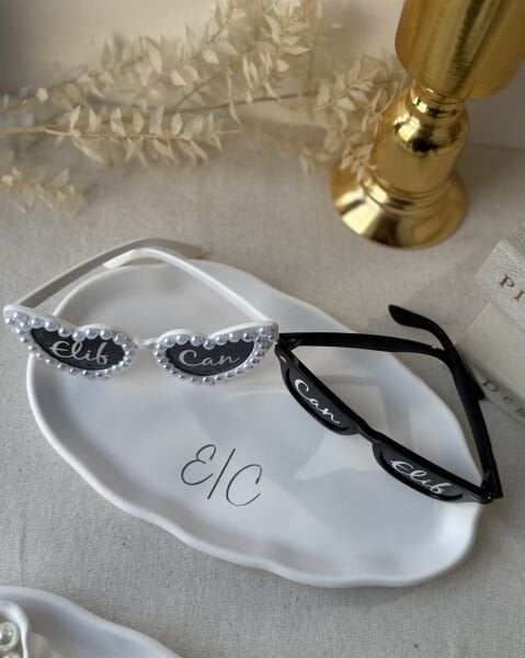 İsme Özel Baskılı Gelin & Damat Güneş Gözlüğü 2 li Set - Kalpli Beyaz Gelin Gözlüğü - Siyah isimli Damat Gözlüğü