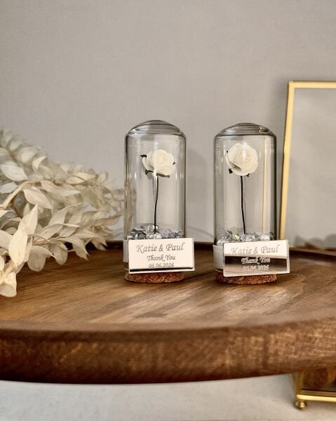 Söz - Nişan - Nikah Hediyesi Kristal Boncuklu Cam Fanusta Gül Hediyelik Pleksi İsim Etiketi 2026 Model Gold veya Gümüş