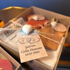 Gelin Hamamı Seti 'Kırmızı Kalp Sabunlu'  Bristol Etiketli - Bambu Tarak + Kokulu Sabun + Kese 3 lü Set