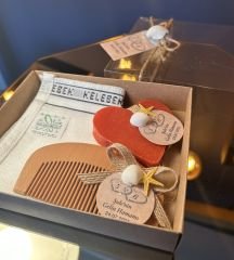 Gelin Hamamı Seti 'Kırmızı Kalp Sabunlu'  Bristol Etiketli - Bambu Tarak + Kokulu Sabun + Kese 3 lü Set