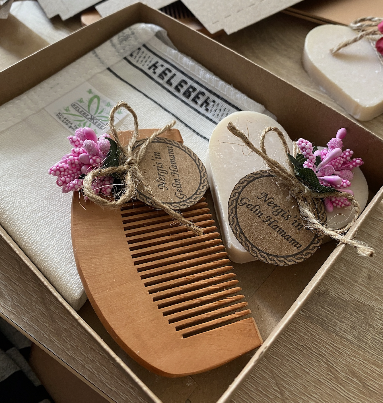 YENİ Gelin Hamamı Seti - Bambu Tarak + Kalp Sabun + Kese 3 lü Set - Yeni Model