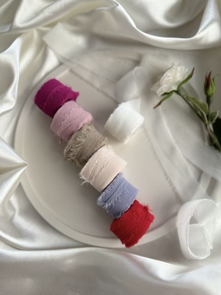 İsim Baskılı İpek Şifon Yüzük Kurdelesi 100 cm  - Özel Varak Baskılı Kenarı Saçaklı 3 cm eninde İpek Şifon Kurdele