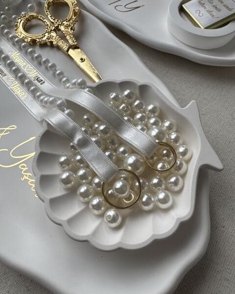 Nişan Tepsisi ve Söz Tepsisi İstiridye Model – İsimli Yüzük Tepsisi ve Damat Fincan Takımı - Kurdele ve Çikolata Hediyeli – Ücretsiz Kargo