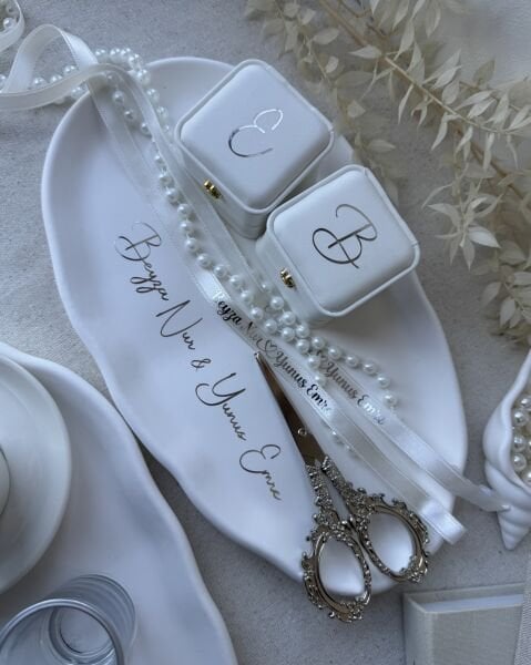 Yüzük Kutulu Nişan Tepsisi ve Söz Tepsisi Tam Set– İsimli Yüzük Tepsisi ve Damat Fincan Takımı - Kurdele ve Çikolata Hediyeli – Ücretsiz Kargo