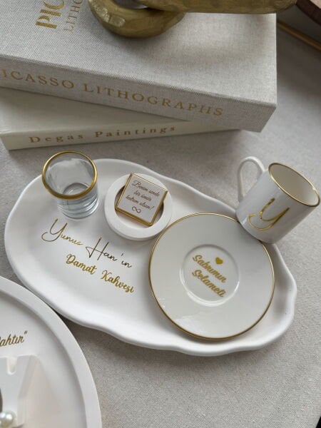 1 Oval + 1 Yuvarlak Nişan Tepsisi ve Kahve Tepsisi Seti – İsimli Yüzük Tepsisi ve Damat Fincan Takımı - Kurdele ve Çikolata Hediyeli – Ücretsiz Kargo