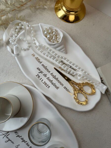 Nişan Tepsisi ve Söz Tepsisi  KİŞİYE ÖZEL – İsimli Yüzük Tepsisi ve Damat Fincan Takımı - Kurdele ve Çikolata Hediyeli – Ücretsiz Kargo